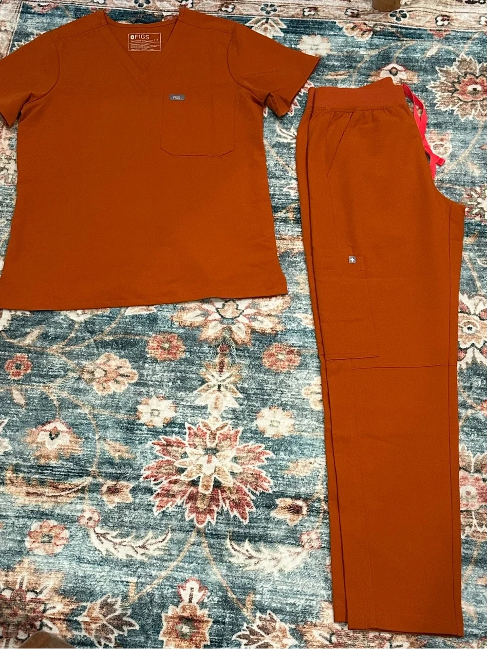 Figs Womens Scrub Set in Terra Cotta - Top & Pants Size Small - Picture 1 of 2